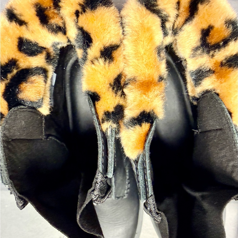 UGG leopard trim, lug-sole boots. EUC. Size 9 - Picture 9 of 9